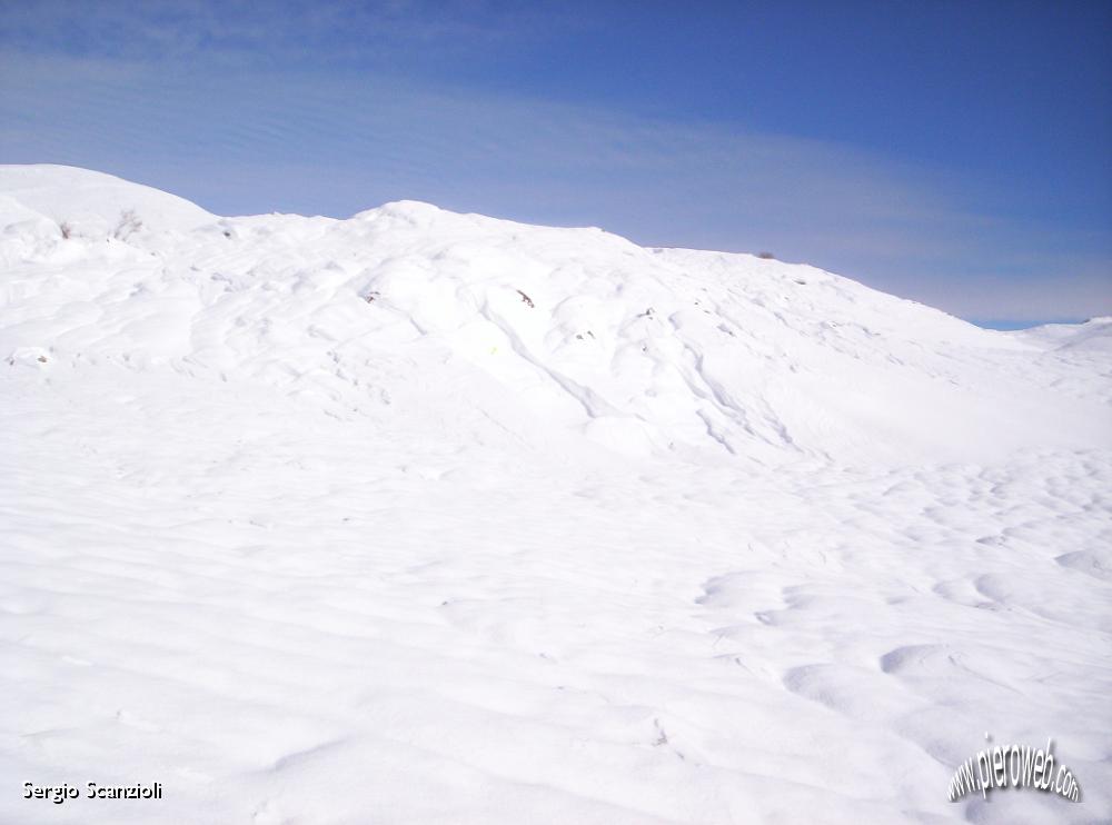 22 Intorno a noi tantissima neve.JPG